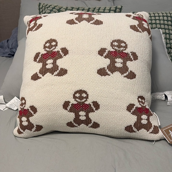 Cupcakes and cashmere gingerbread pillow - Picture 1 of 4